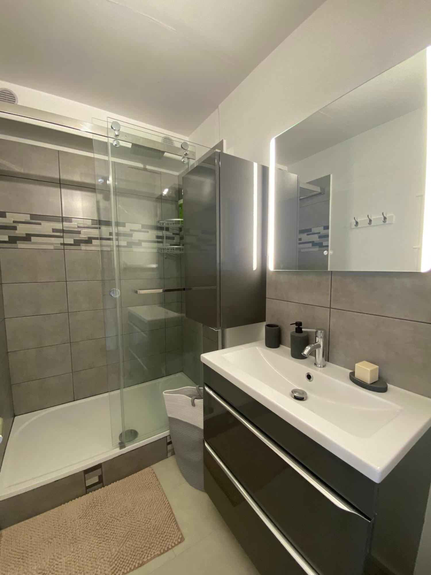 Etablissement 3 Etoiles Avec Ascenseur, 3 Appartements Lumineux Vue Port Avec Balcon, 200M De La Mer, Wifi Fibre, Tous Service Inclus Dieppe Esterno foto