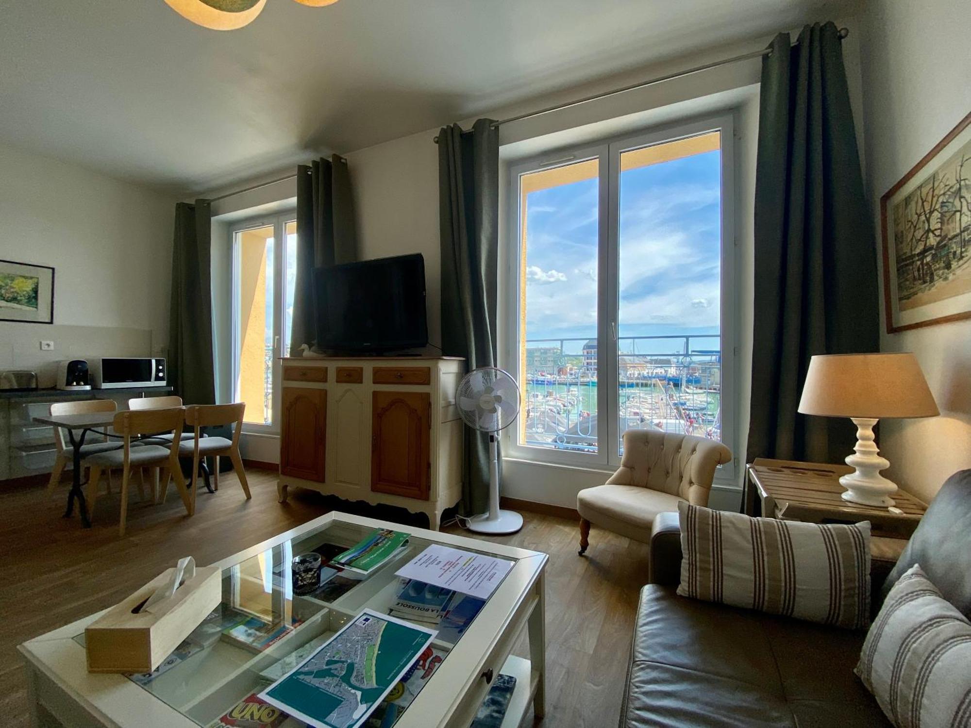 Etablissement 3 Etoiles Avec Ascenseur, 3 Appartements Lumineux Vue Port Avec Balcon, 200M De La Mer, Wifi Fibre, Tous Service Inclus Dieppe Esterno foto